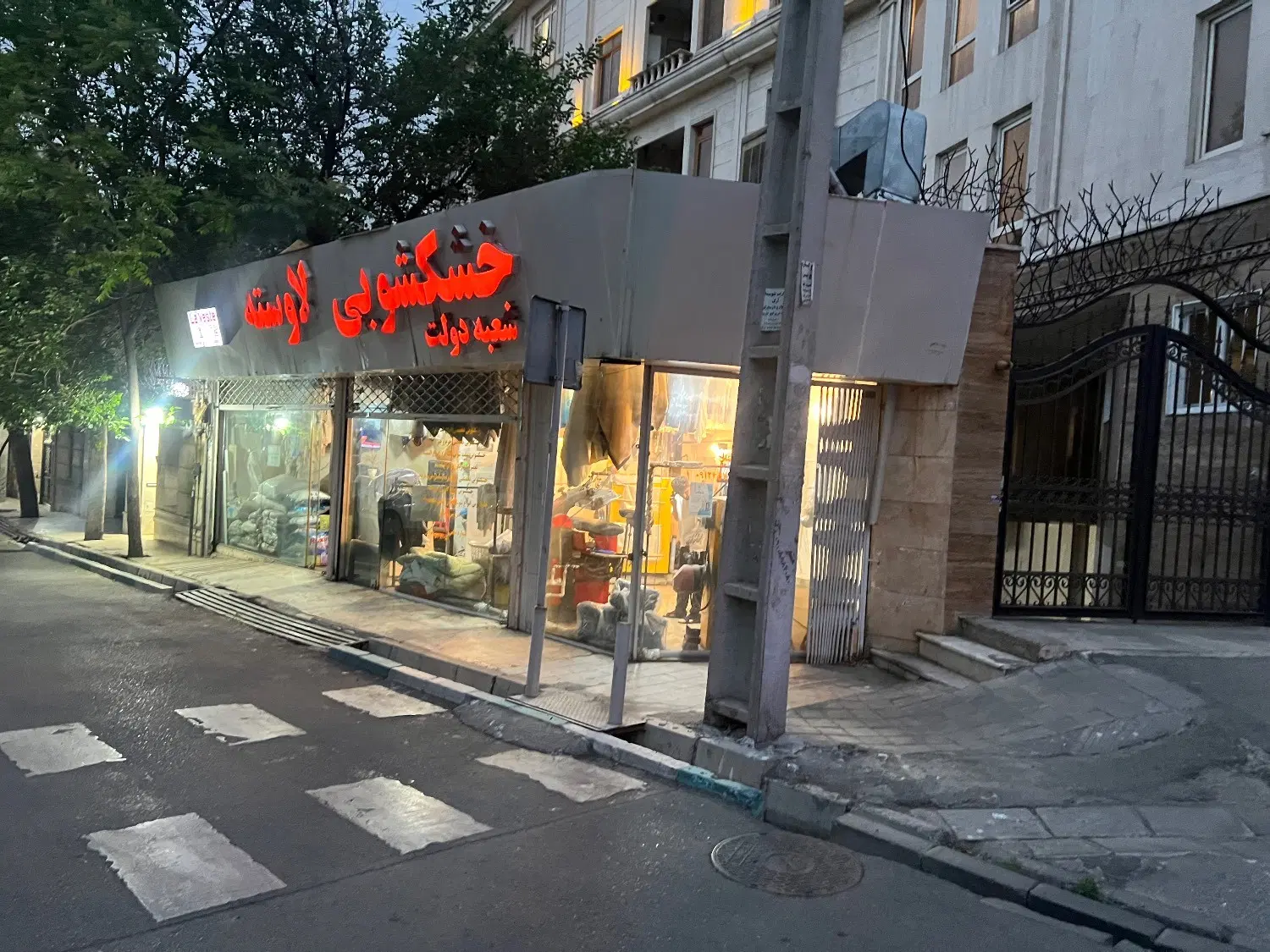 اجاره ۴۰ متر تجاری خ دولت (کلاهدوز)  اخلاقی غربی