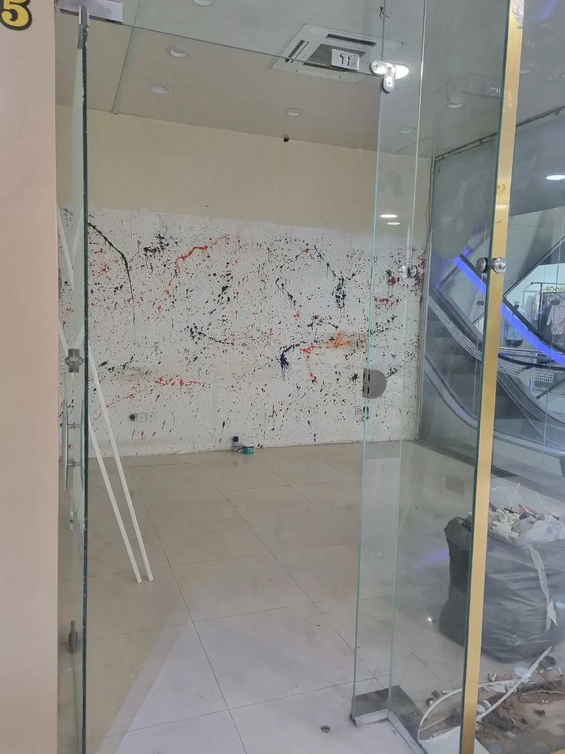 مغازه در پاساژ امیر کبیر