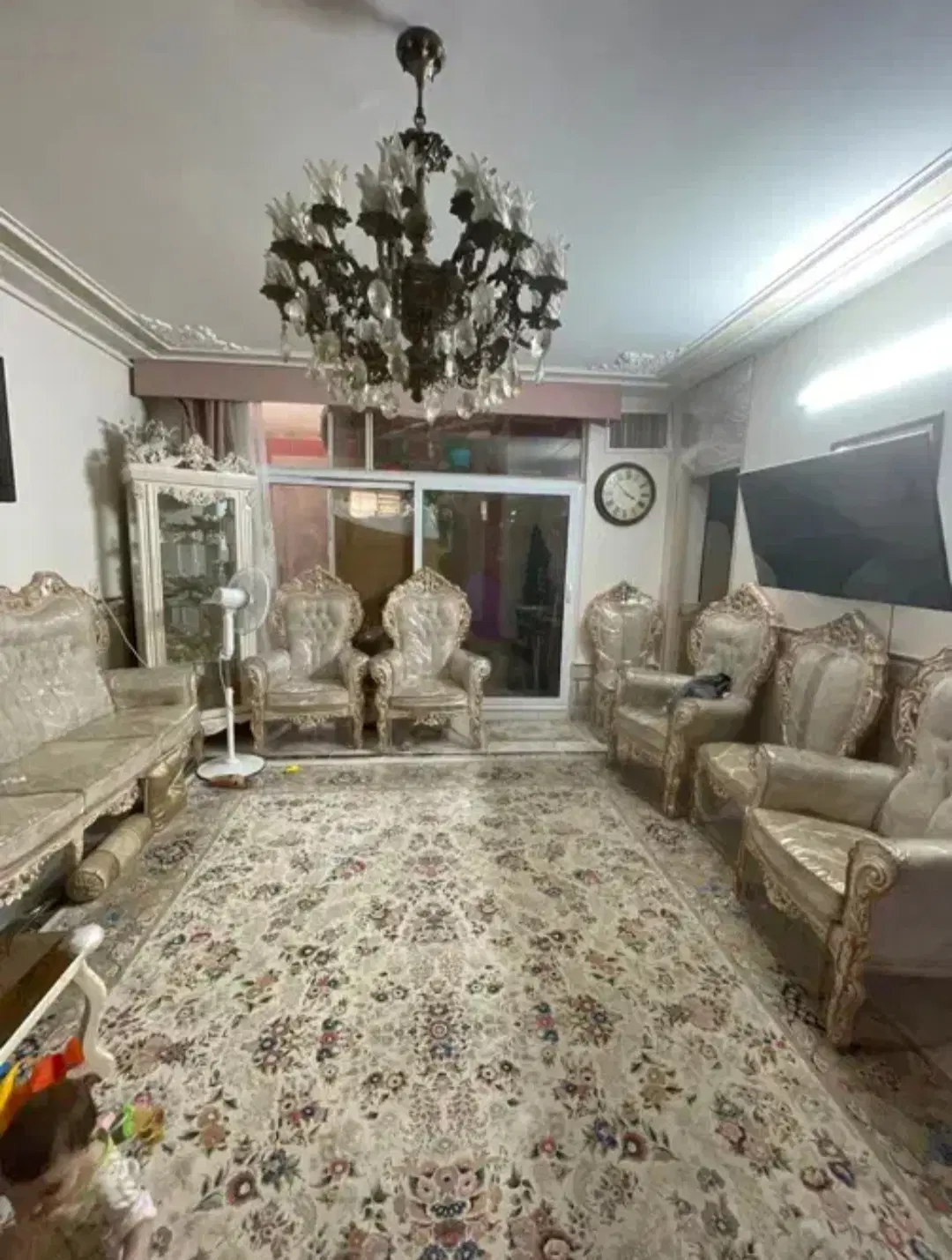 همکف بازسازی شده و شیک، راه مجزا، حیاط خلوت