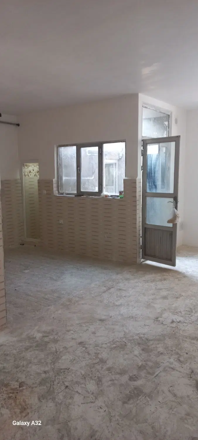 حیاط ۶۰ متری