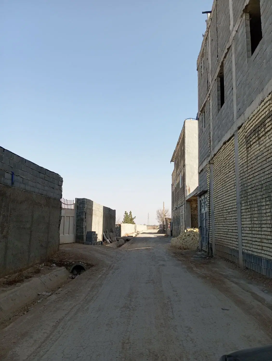 پلاک ۷۰۰ متری ورودی شهر زیار (خوشه های طلایی)