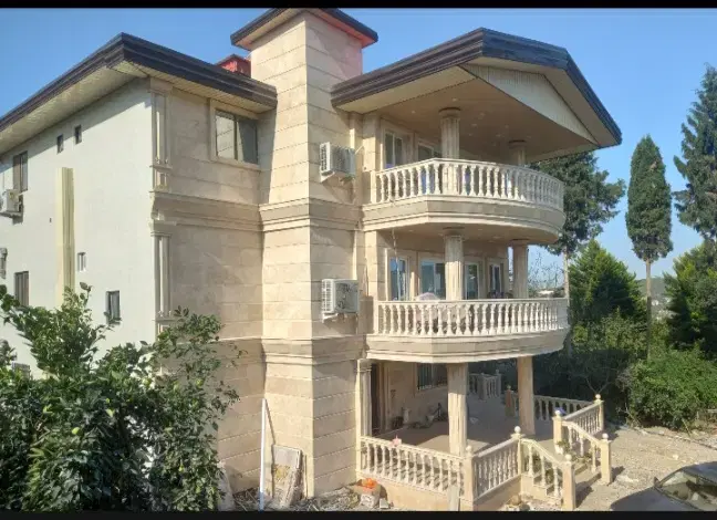 قصر کبریا دوخواب کنار جنگل و کوه پذیرش ۲۴ ساعته