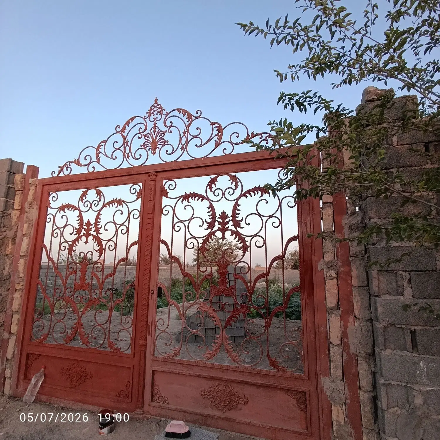باغ فروشی مرکز شهر دو قدم با خیابان اصلی