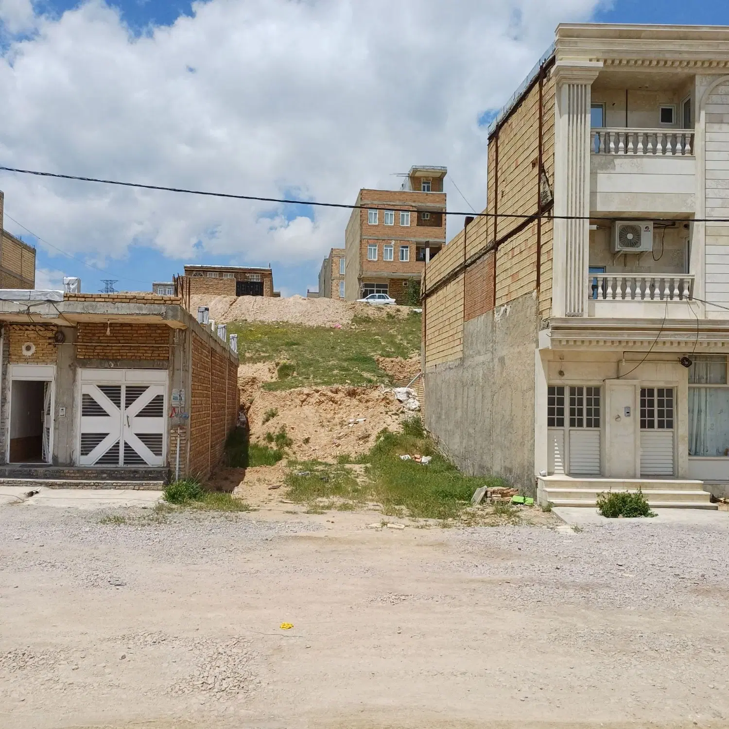 زمین مسکونی شهرک ولیعصر  بر خیابان ملک زاده
