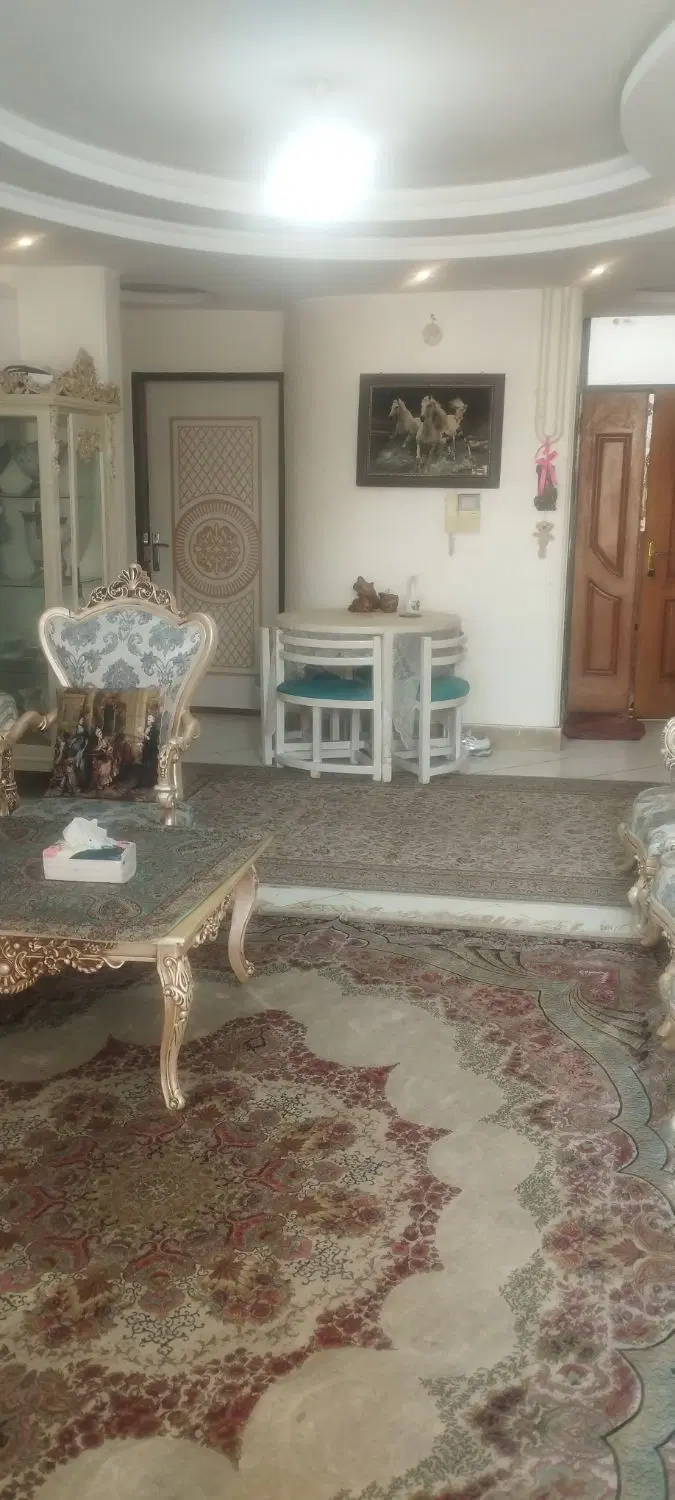 ویلایی ۲۰۰ متری، فاز یک گلدیس