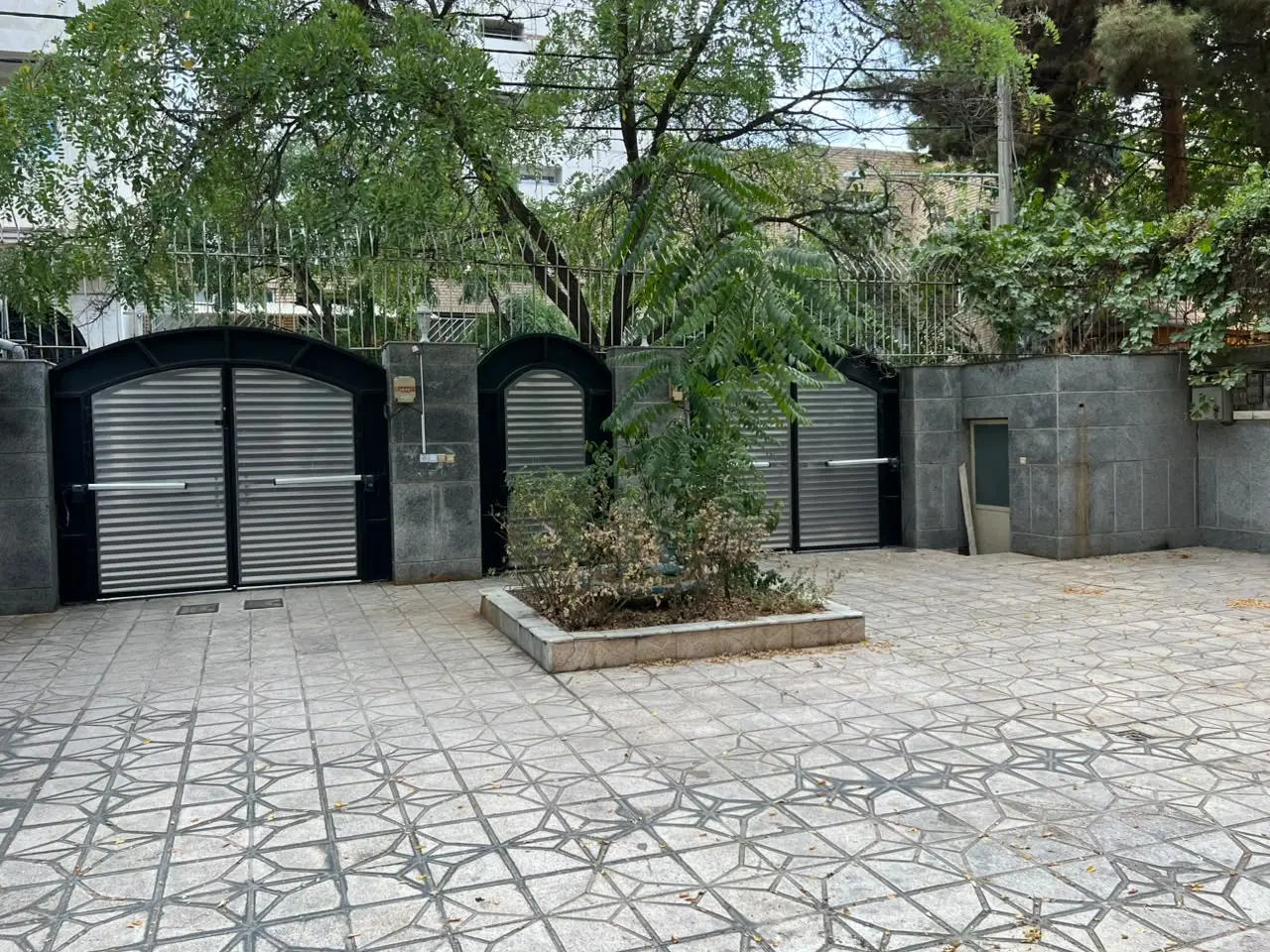 جنوبی ۱۲۰۰ متری در هفت تیر_ویلا