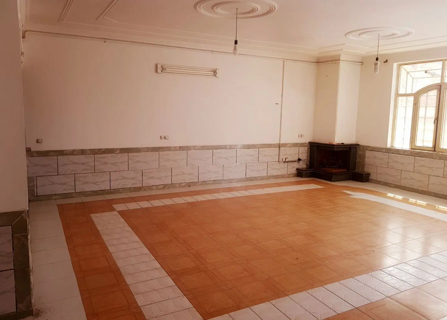 منزل مسکونی با موقعیت تجاری مسکونی