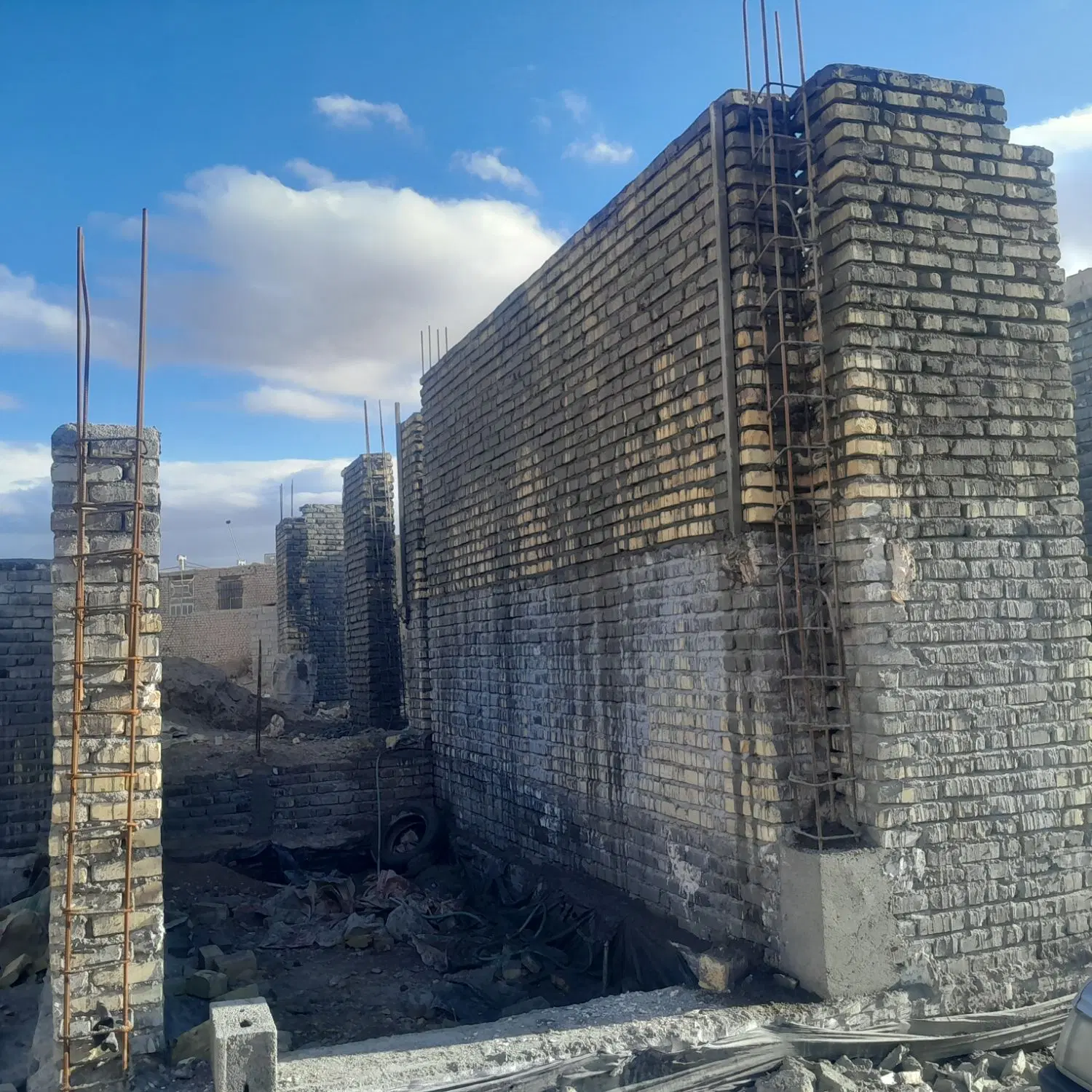 فروش ساختمان نیمه ساز سقف زده شده در شهر هرات یزد