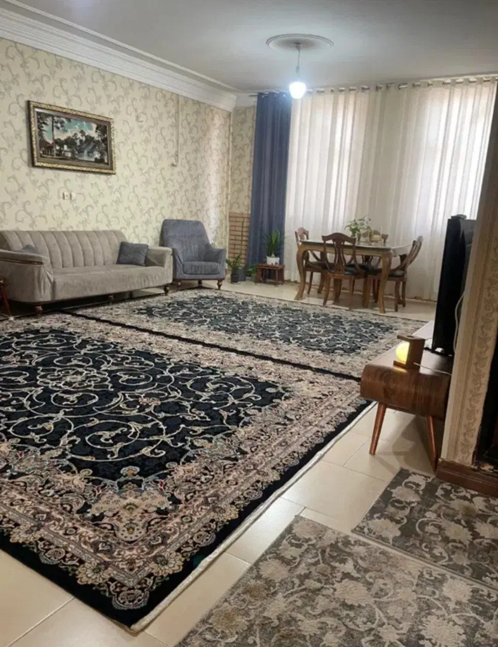 همخونه خانم موجه
