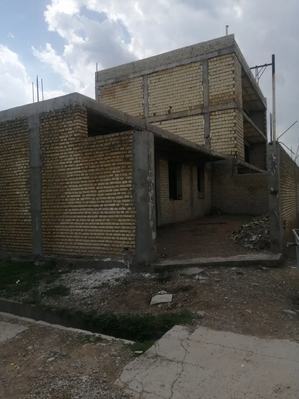 منزل نیمه کاره