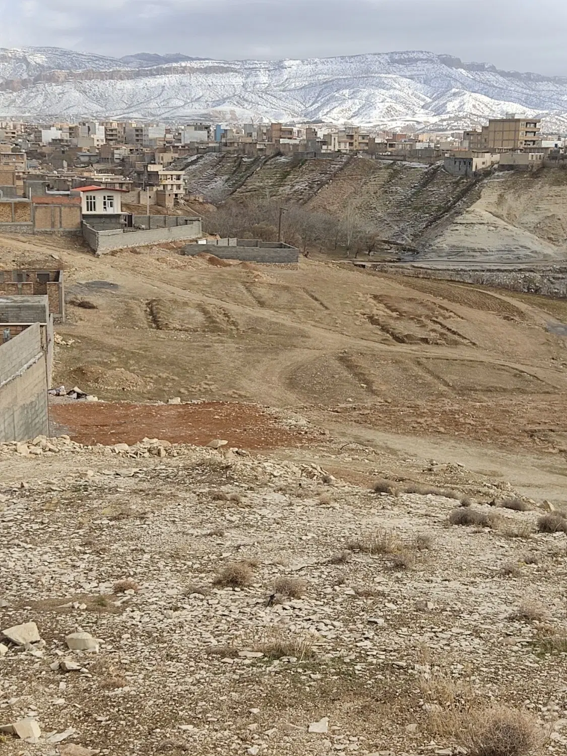 یک قطعه زمین ۱۲۱متری