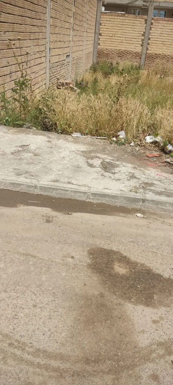 یک قطعه زمین مسکونی