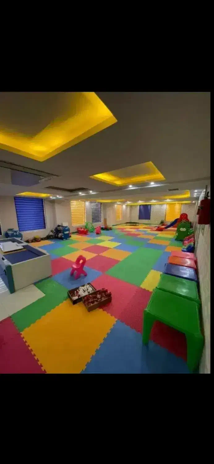 رونیکا پالاس کوهک ۱۱۶ متر جنوبی