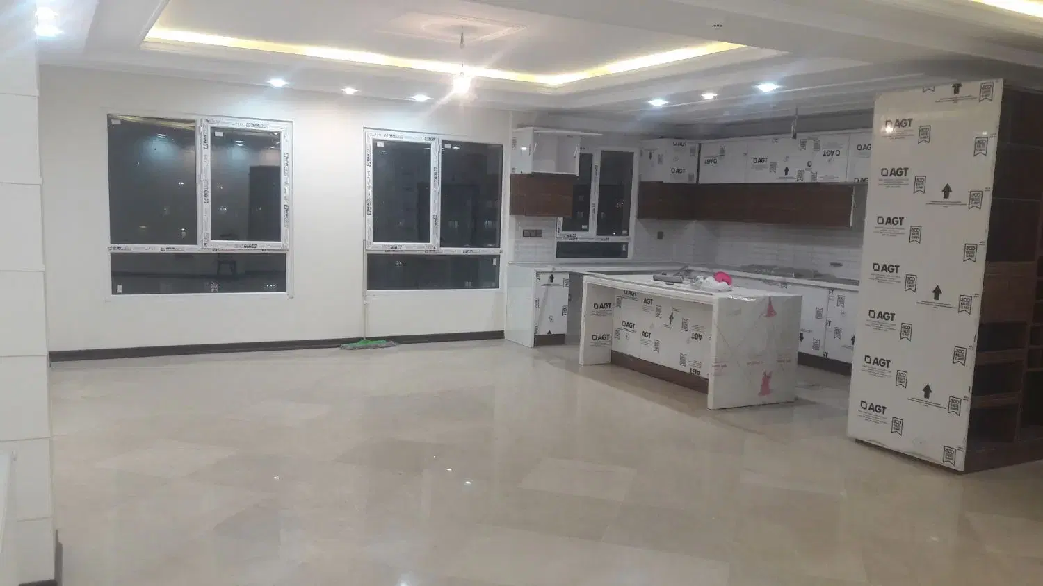 ۱۶۲متر۳خواب کلیدنخورده فول امکانات۲پارکینگ سندی