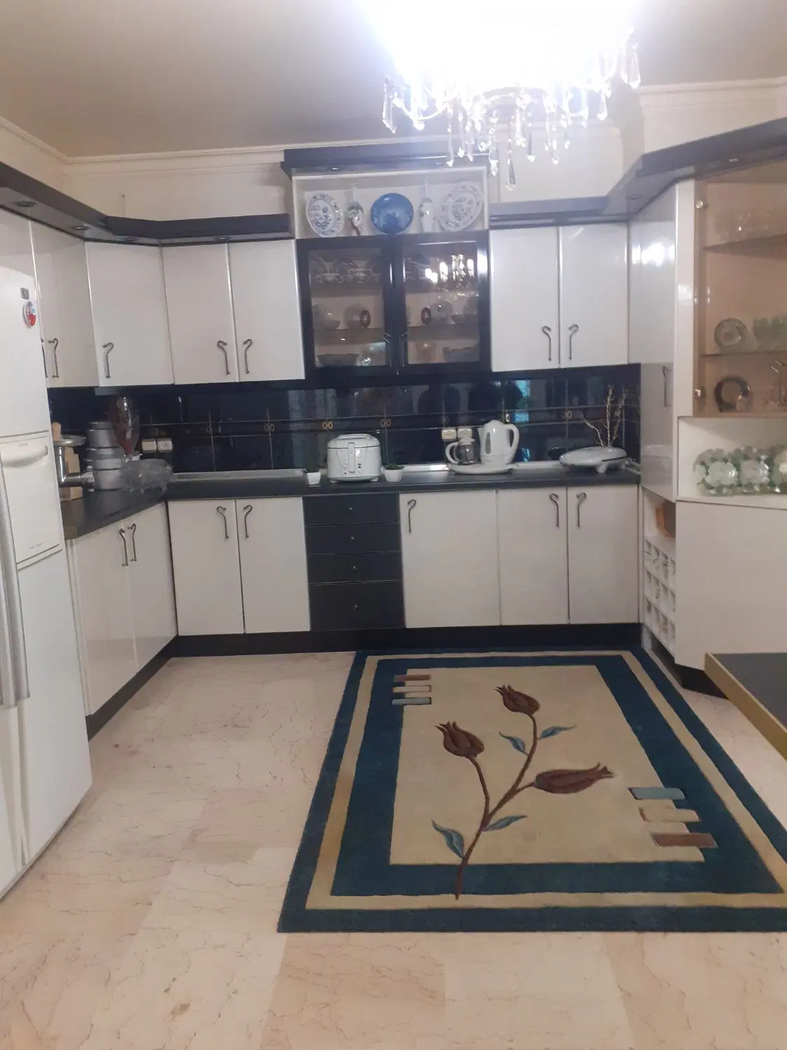 رهن واجاره تک واحدی ۲۷۵متر تهرانپارش غربی