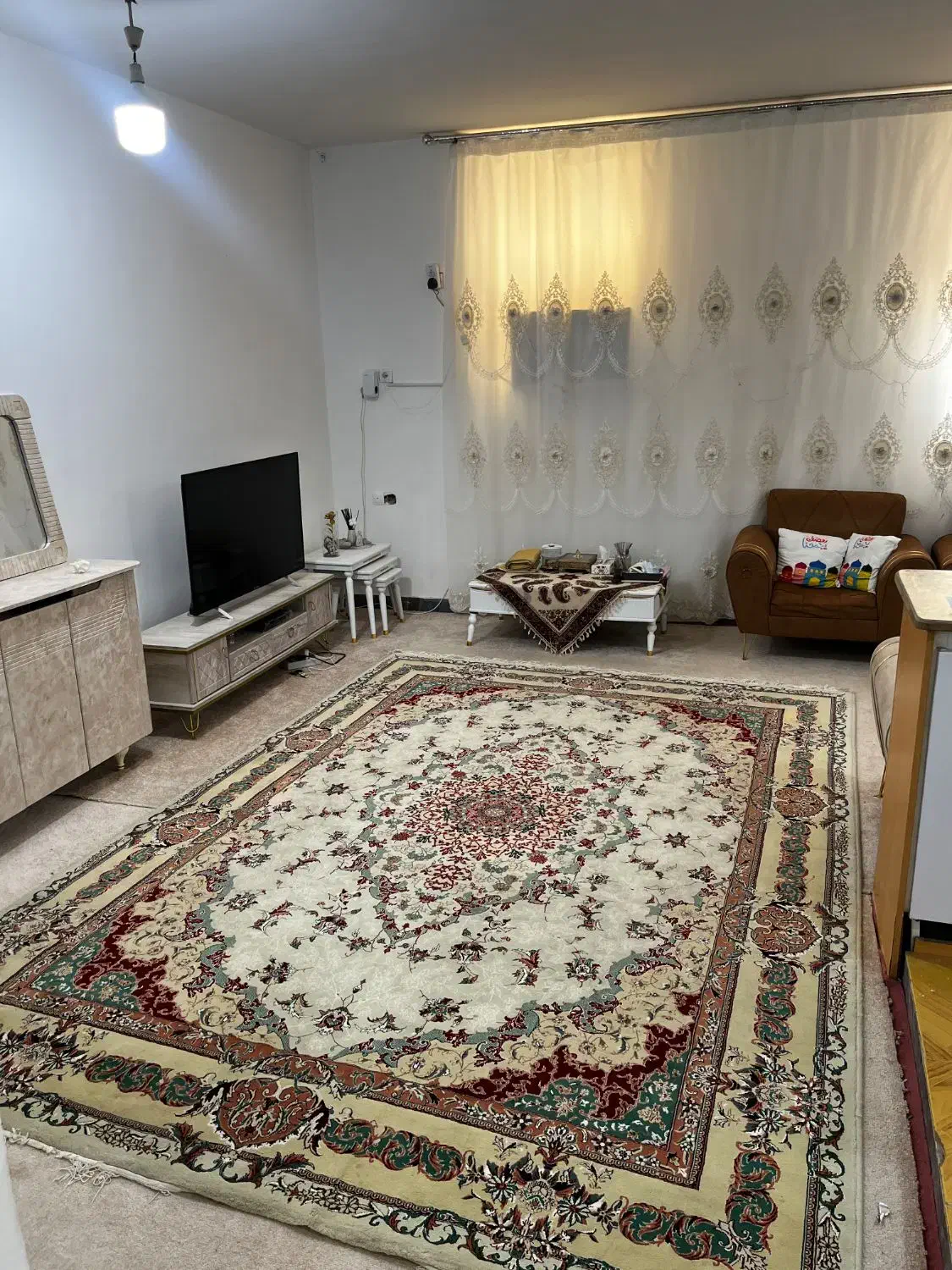 خونه ۳۵هکتاری روبروی بازارچه