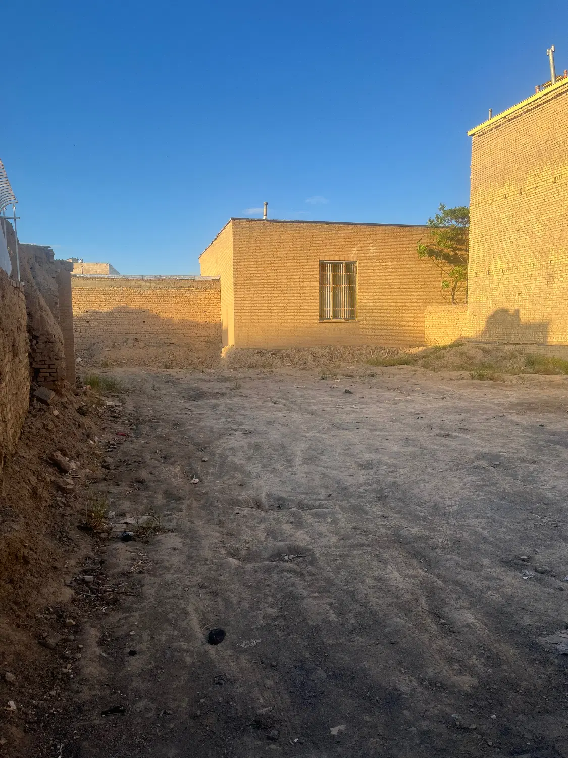 زمین مسکونی بر دوم خیابان اصلی