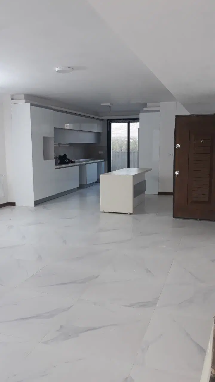 اجاره ی طبقه ی سوم آپارتمان