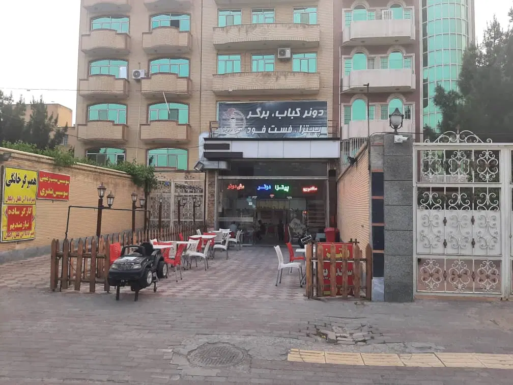 مغازه بر خیابان اصلی دامپزشکی (  102 متر  مفید  )