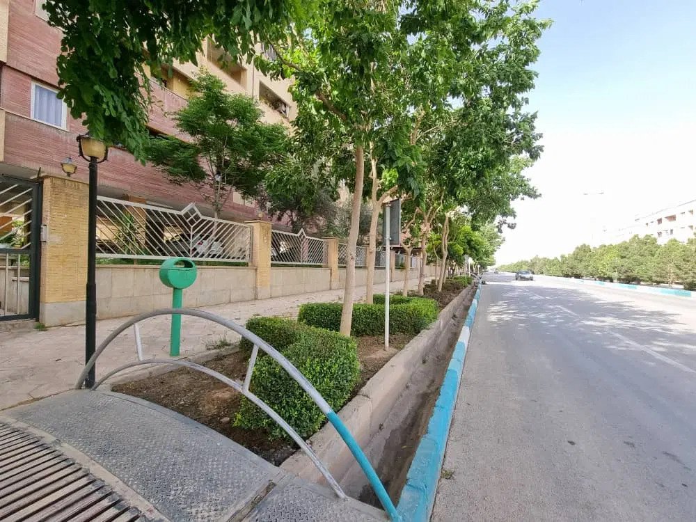 ویلایی بزرگ ارتفاع دار ۳نبش