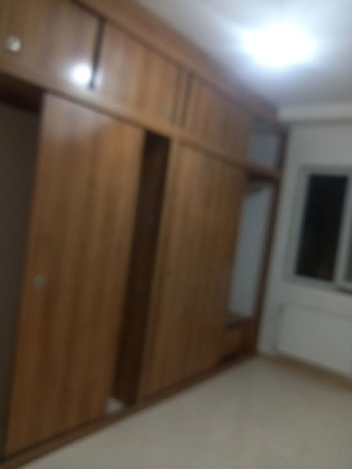 اپارتمان۱۱۹متری اجاره‌تخلیه میباشد پارکینگ اختصاصی