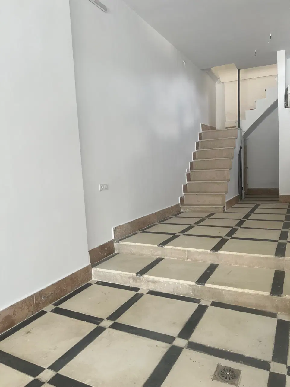 فروش اکازیون مغازه (فروشنده واقعی)