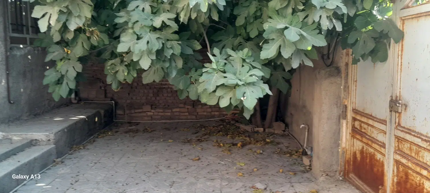 خونه ۲۵۰ متری مخصوص انبار و نشستن