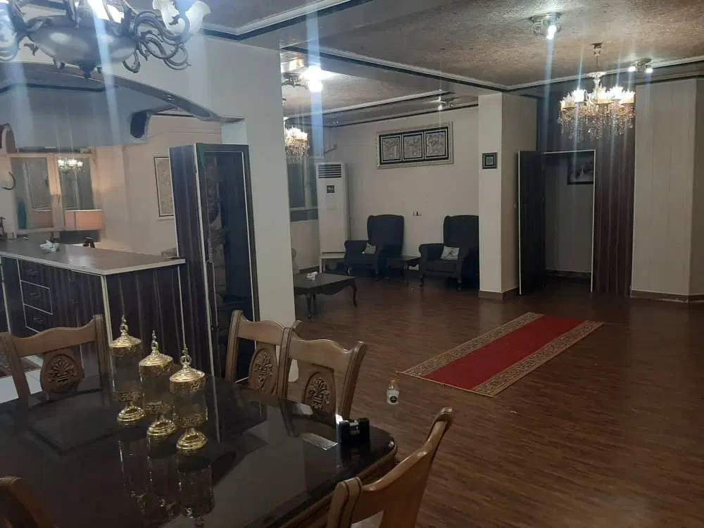واحد ۱۷۰ متری خیابان اردیبهشت