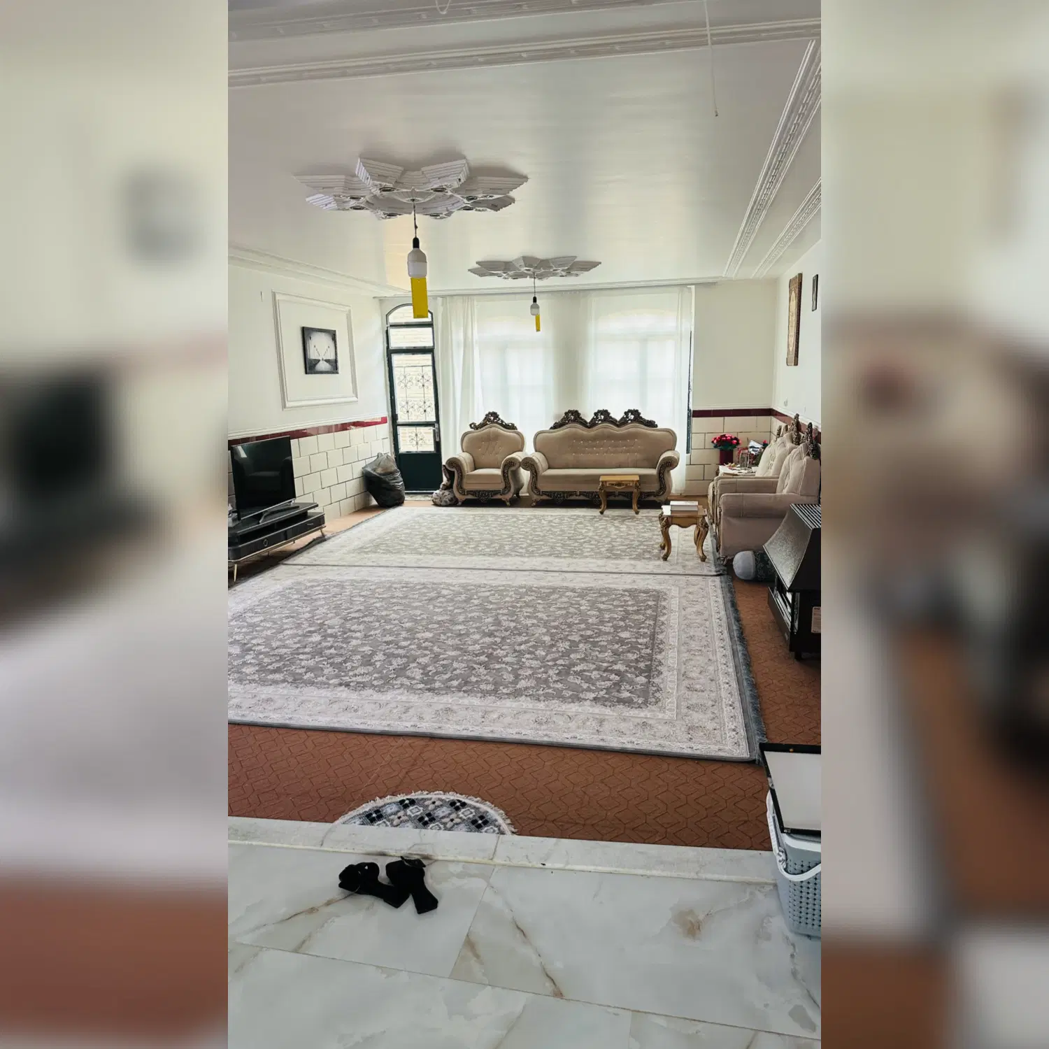 خانه دوطبقه بزرگ دلباز بازسازی شده