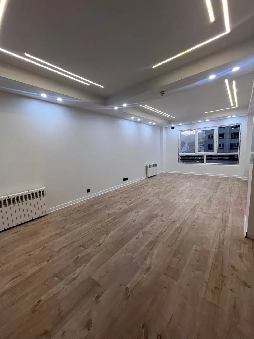 ۹۴متر دوخواب  پنجره قدی  دو قدمی دریاچه چیتگر