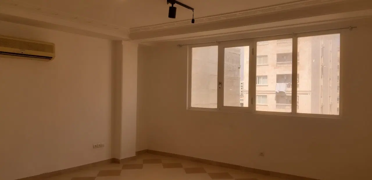 رهن واحدسه خوابه در آکواریوم روبروی بیمارستان خاتم