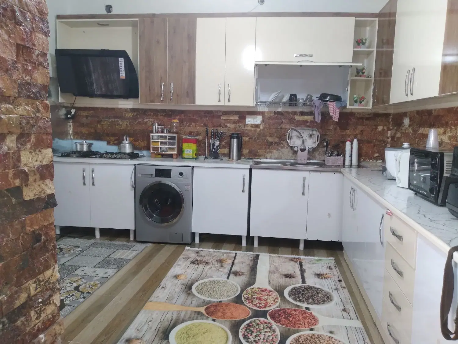 ۲۹۵ نمره چهل پشت  هنرستان علامه روبه مسجد امام حسن