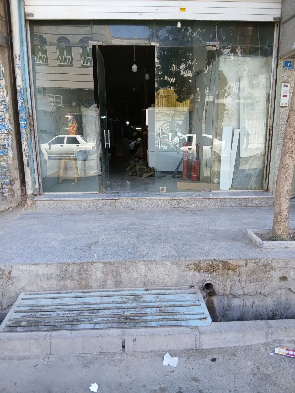 مغازه ۹۲ متری + ۲۸ متر فضای سرپوشیده