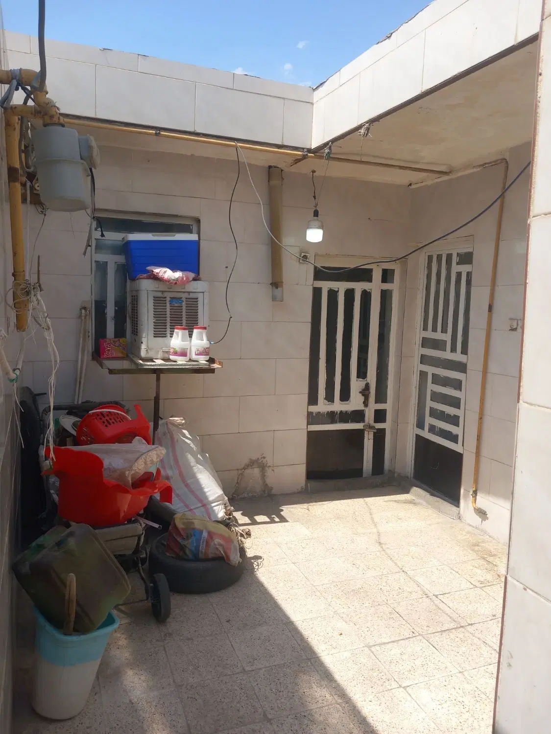 یک باب ساختمان فروشی