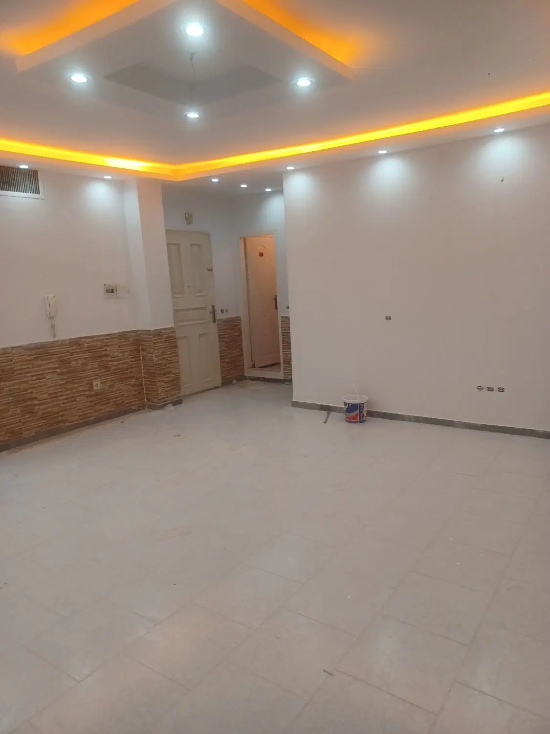 یک خوابه سنددار طبقه اول با زیر قیمت ۳.۴۵۰