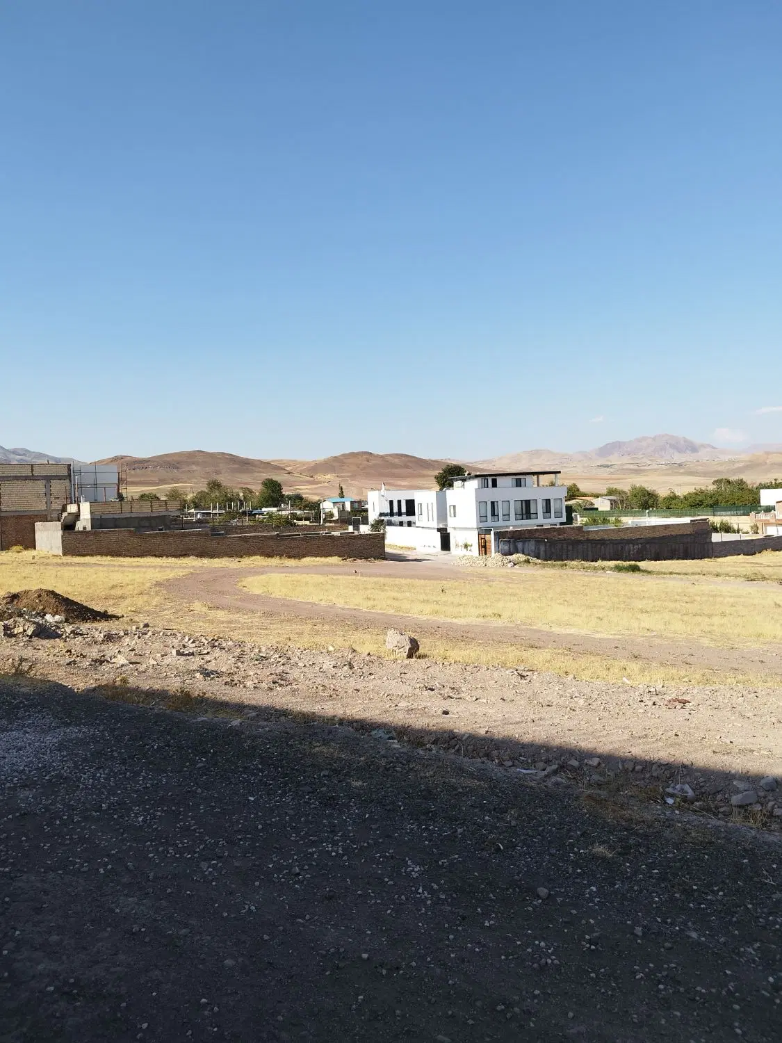 زمین ۵۳۰ متری کوگیر بند زویار مسکونی