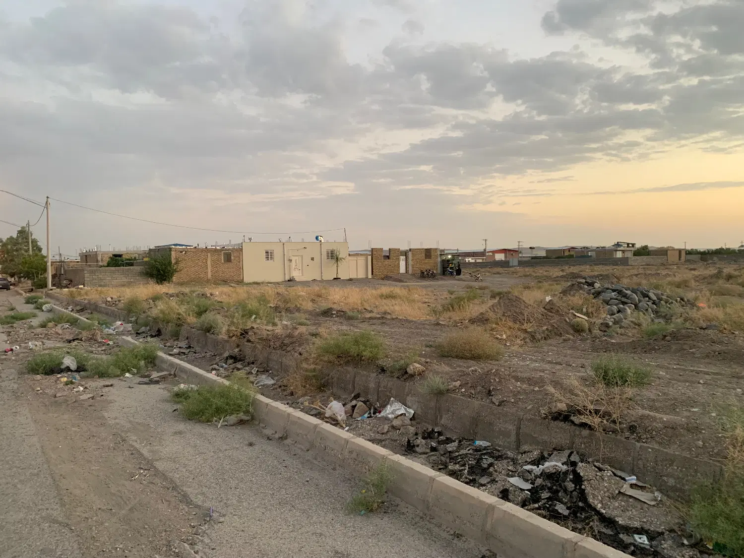 فروش زمین لب خیابان کرمان  بافت