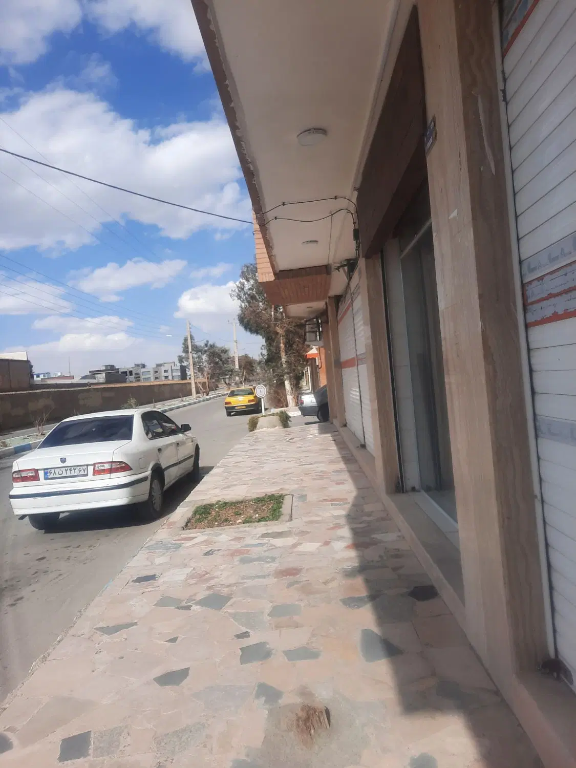 مغازه ۶۵ متری بر خیابان ۲۰ متری