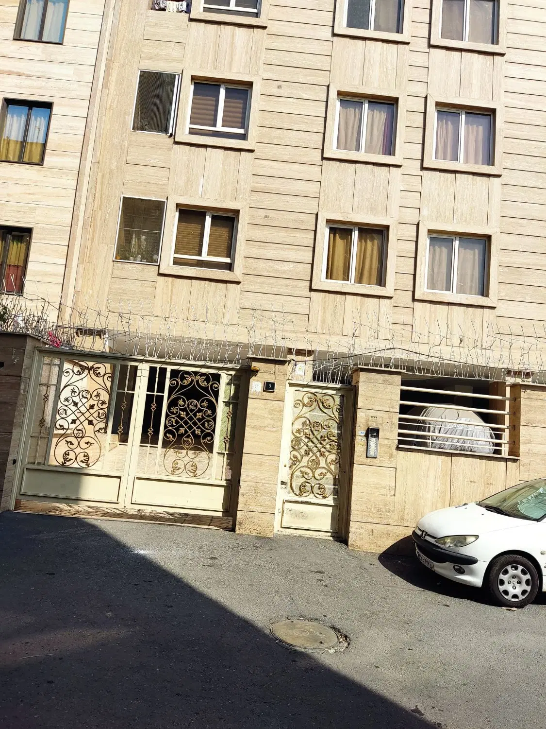 ۴۰ متری دارای۱۵متر حیاط خلوت