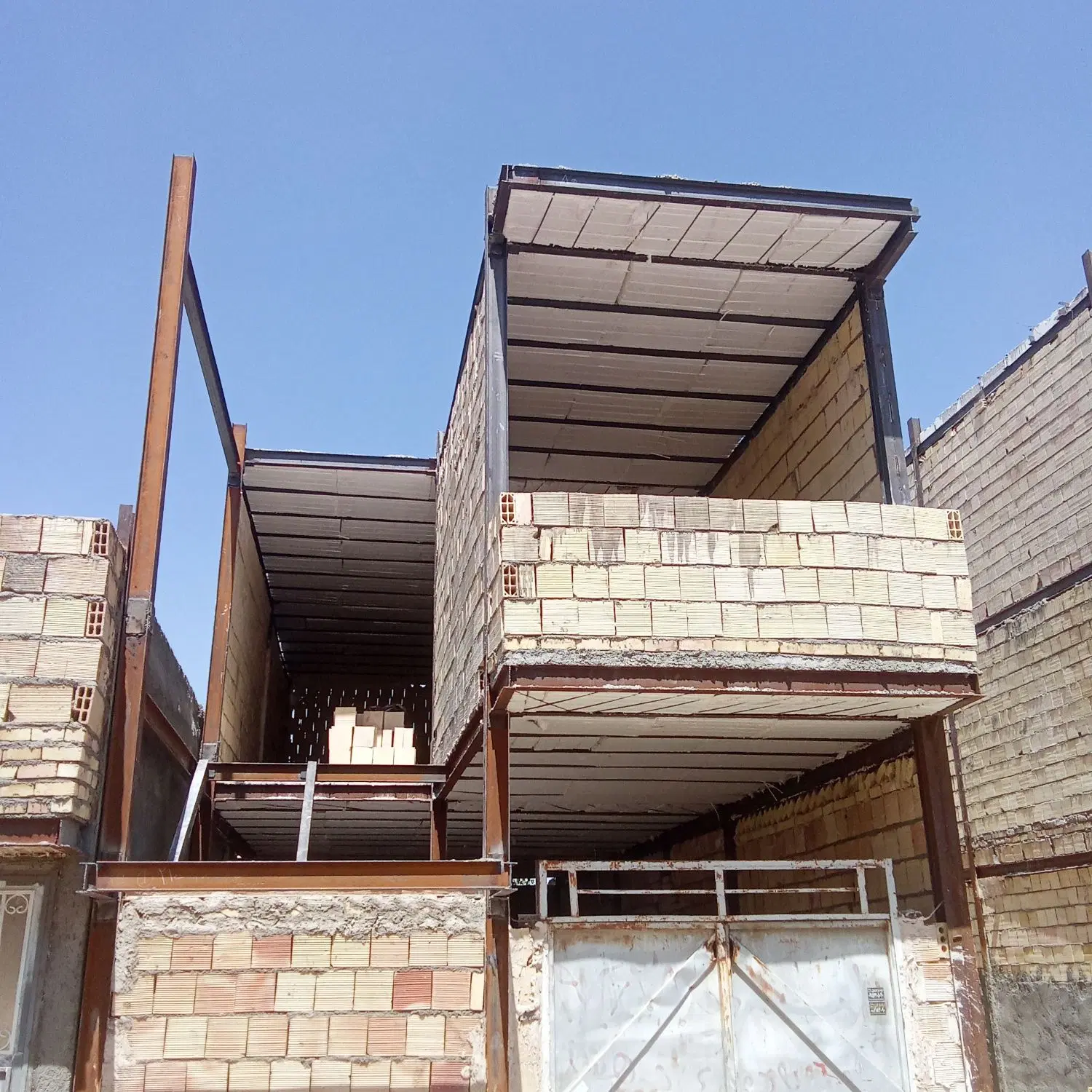 هوایی پشت بام فروشی