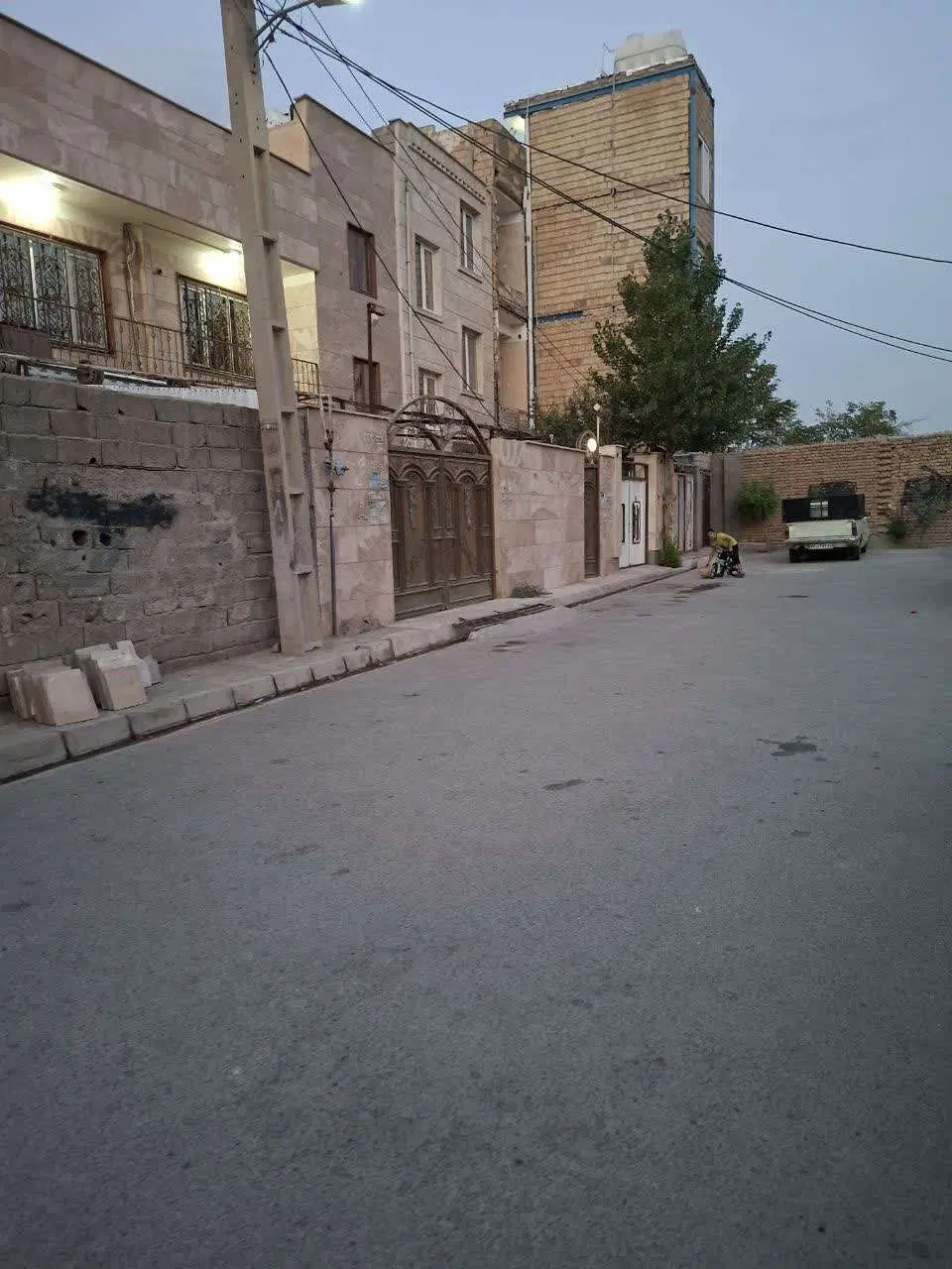 زمین مسکونی داخل بافت باسند تک برگ .انجم آباد
