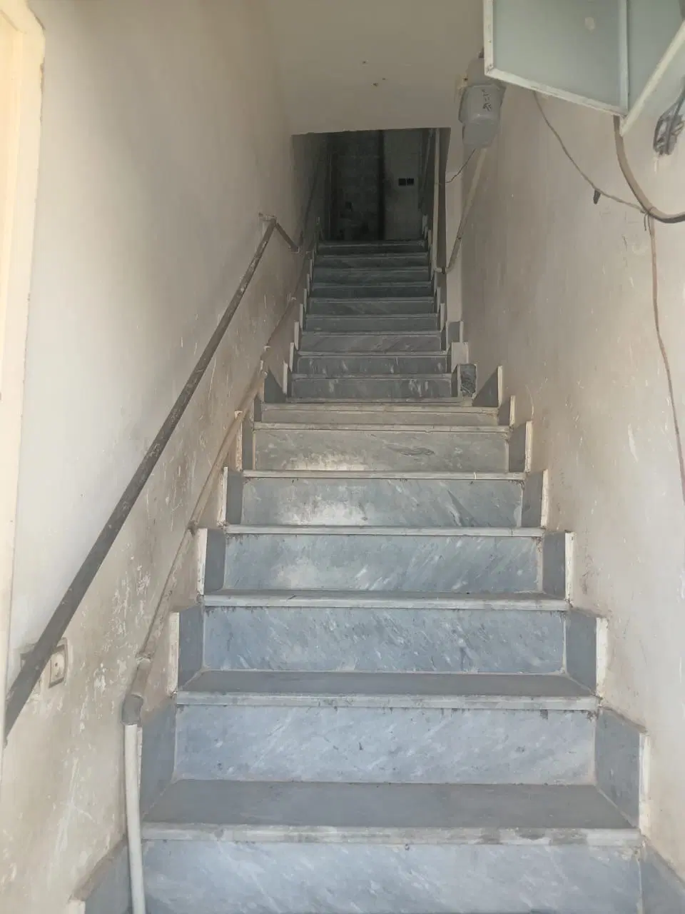 فروش یک دهنه مغازه تجاری ویک سوییت تک خواب