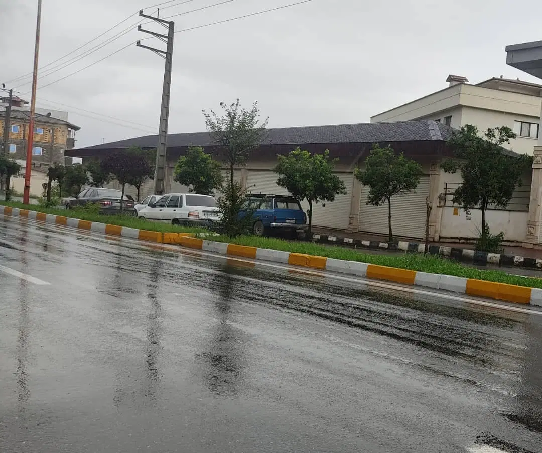 ۲۰۰ متر زمین با جواز ۵ طبقه بر خیابان ۲۰ متری