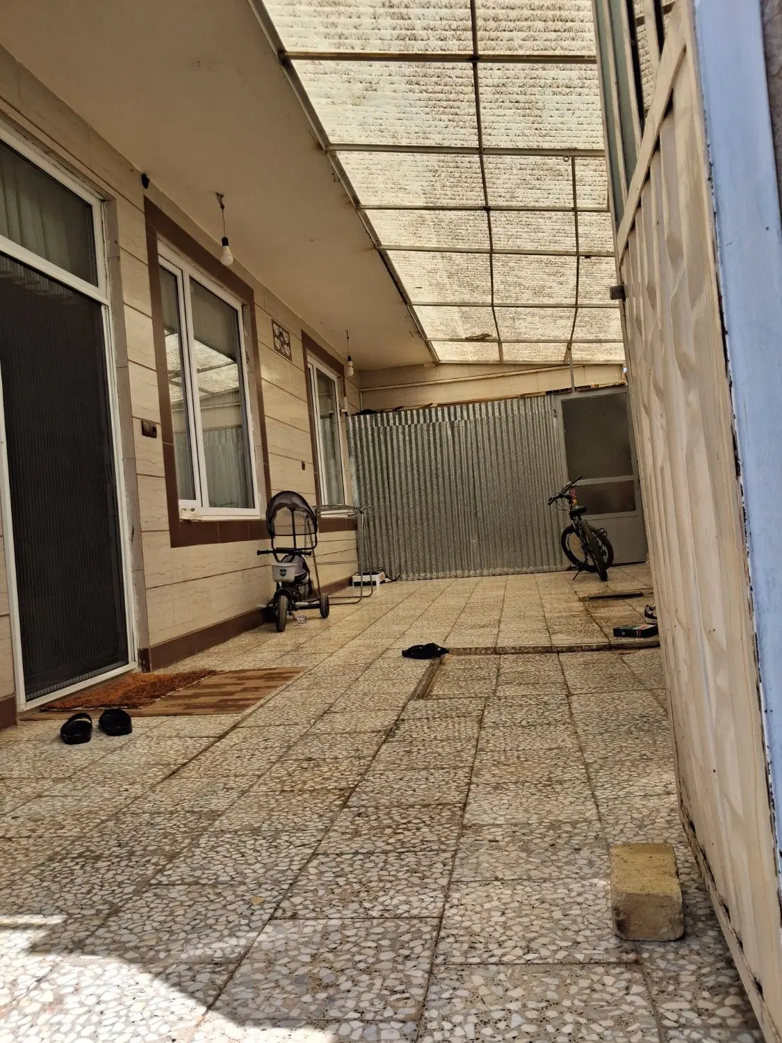 منزل مسکونی  و زمین مسکونی تجاری