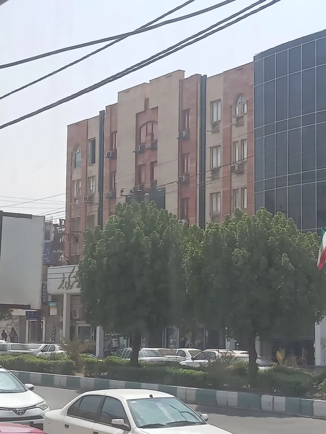 واحد جلو خیابان فروردین تخلیه تمدید چند ساله