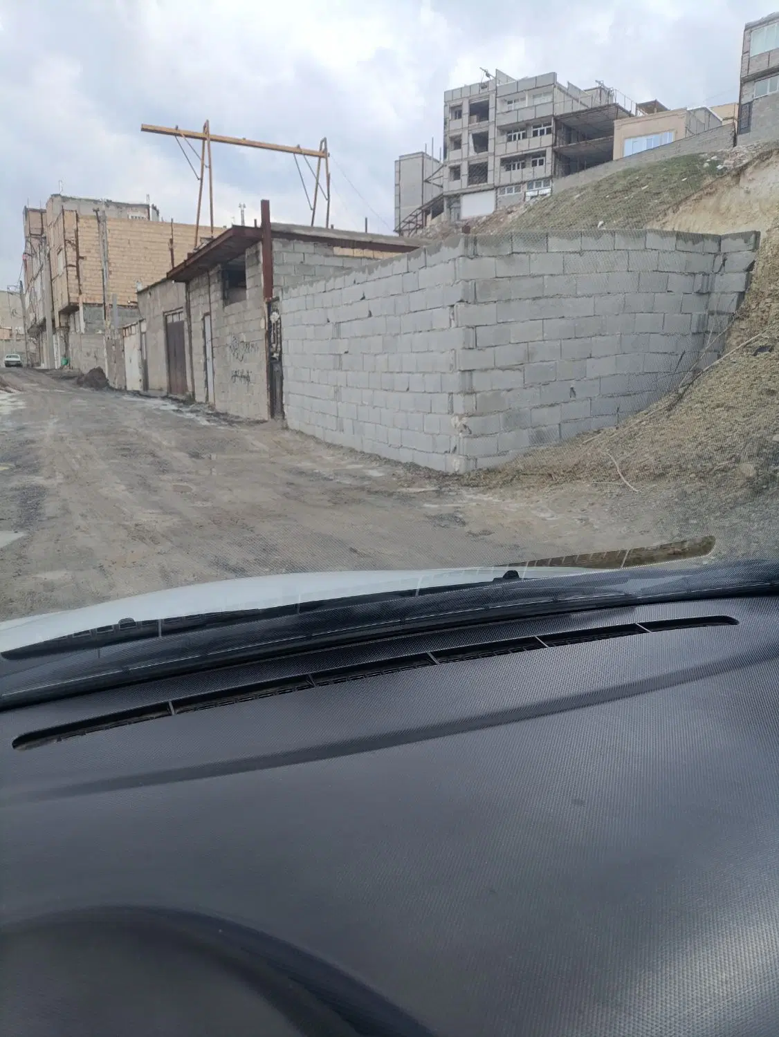 حصار 63متری