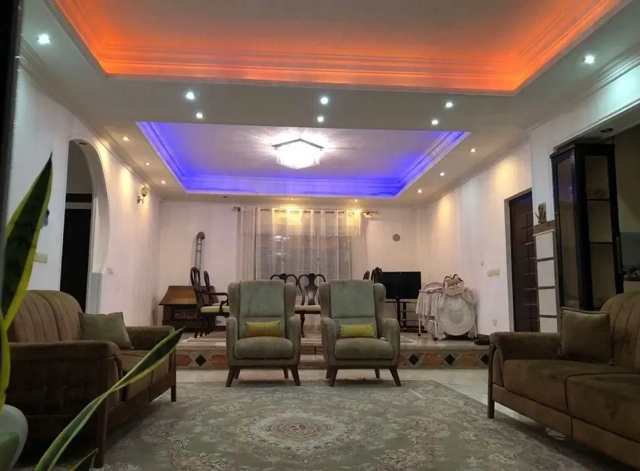 آپارتمان ۱۴۰ متری طبقه دوم
