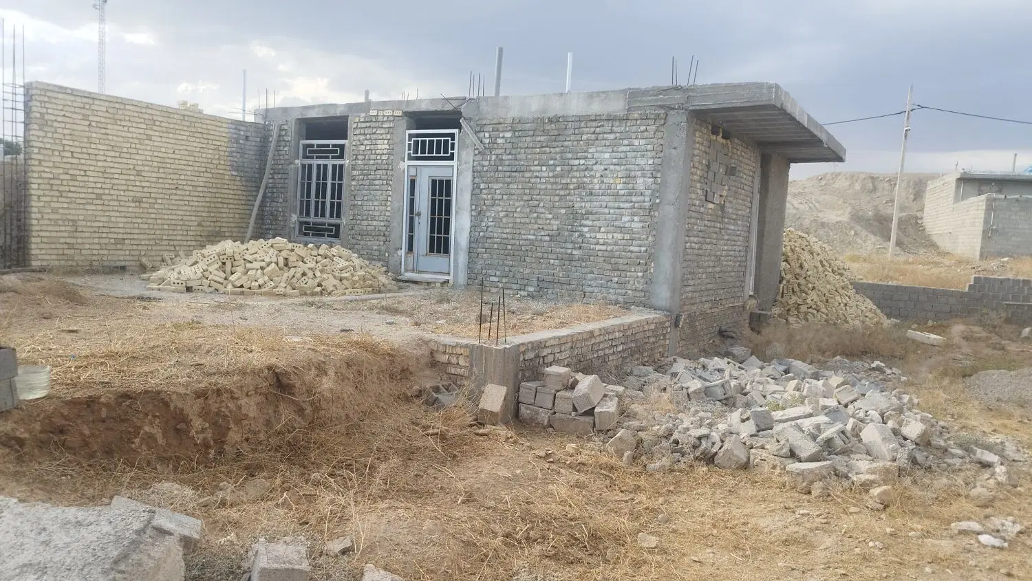 خانه نیمه ساخت