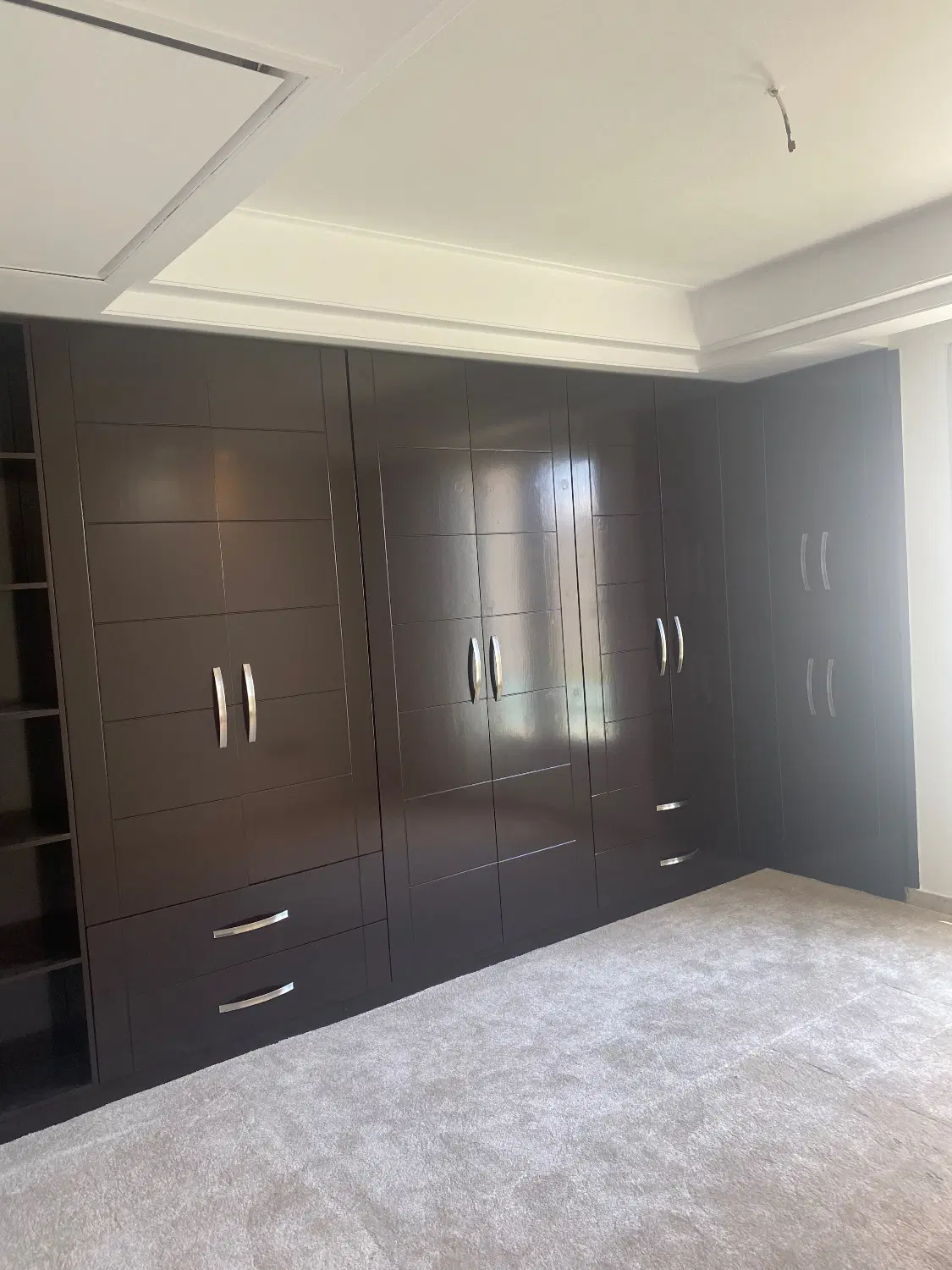 قیطریه-زیرقیمت ۲۴۵متر ۳خواب ۳پارکینگ تراس وسیع