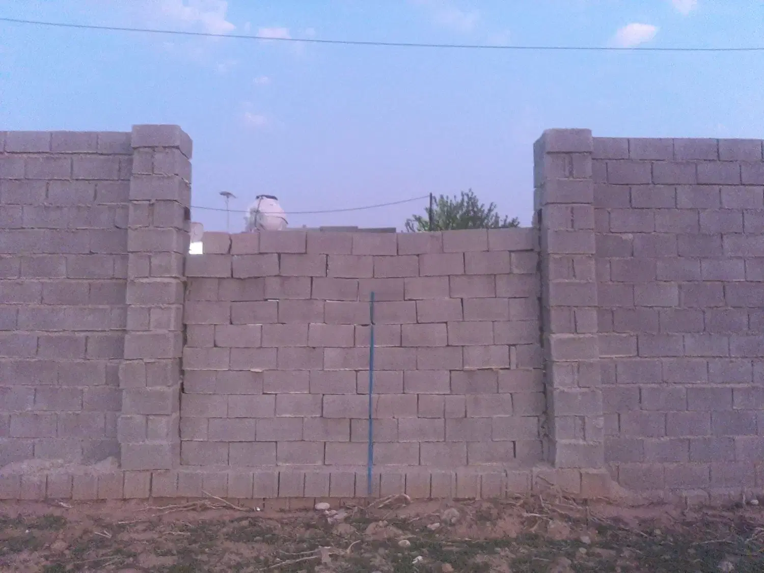 زمین ۱۲۰۰ متری باغچه با دیوار